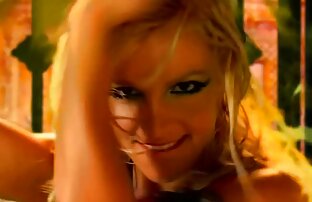 Rebecca Bardoux, T.T. Garçon, Micky Lynn dans une scène videos sexes gratuites xxx classique